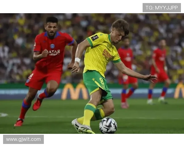 2015年足球明星回顾与成就分析探讨各大联赛的影响力与表现 2015年足球明星回顾与成就分析探讨各大联赛的影响力与表现